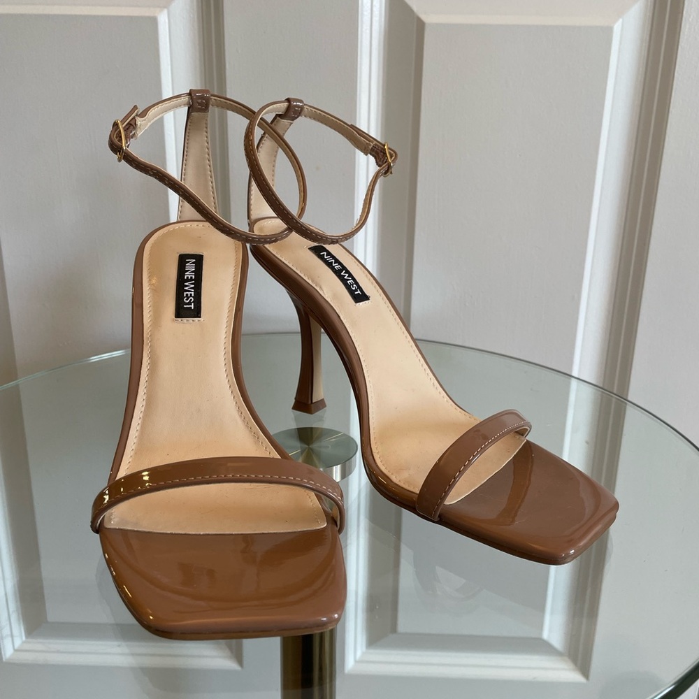 Nine West open toe nude color size 8